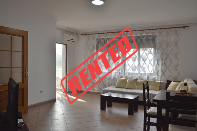 Apartament 2+1 me qira ne rrugen Dora D&#39;Istria prane Gardes dhe sheshit Wilson.
Pozicionohet ne